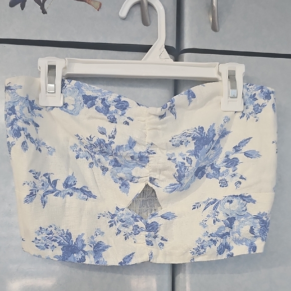 Monteau Tops - Monteau Blue and White Floral Top